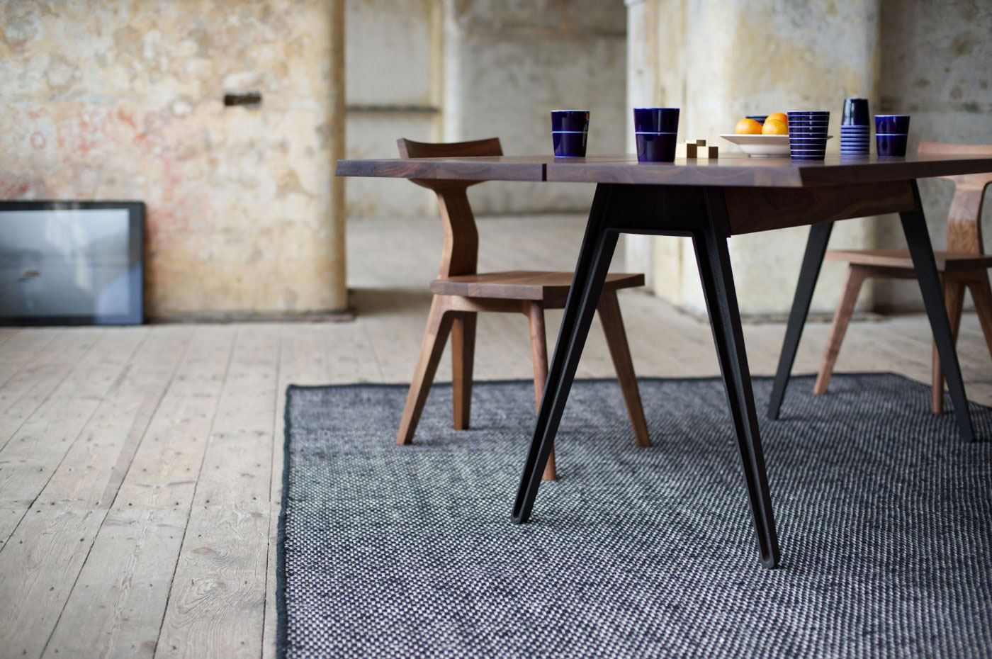 LUV INTERIOR HAMBURG - Welles Table LUV INTERIOR HAMBURG - Welles Table