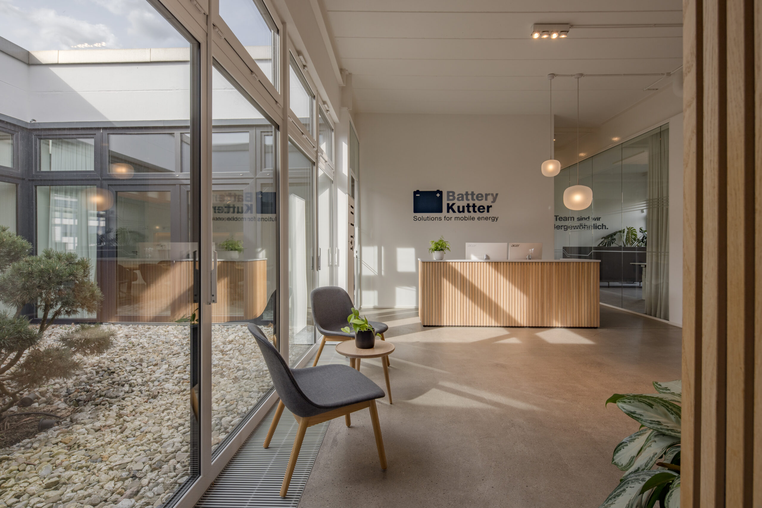 LUV INTERIOR HAMBURG - Battery-Kutter