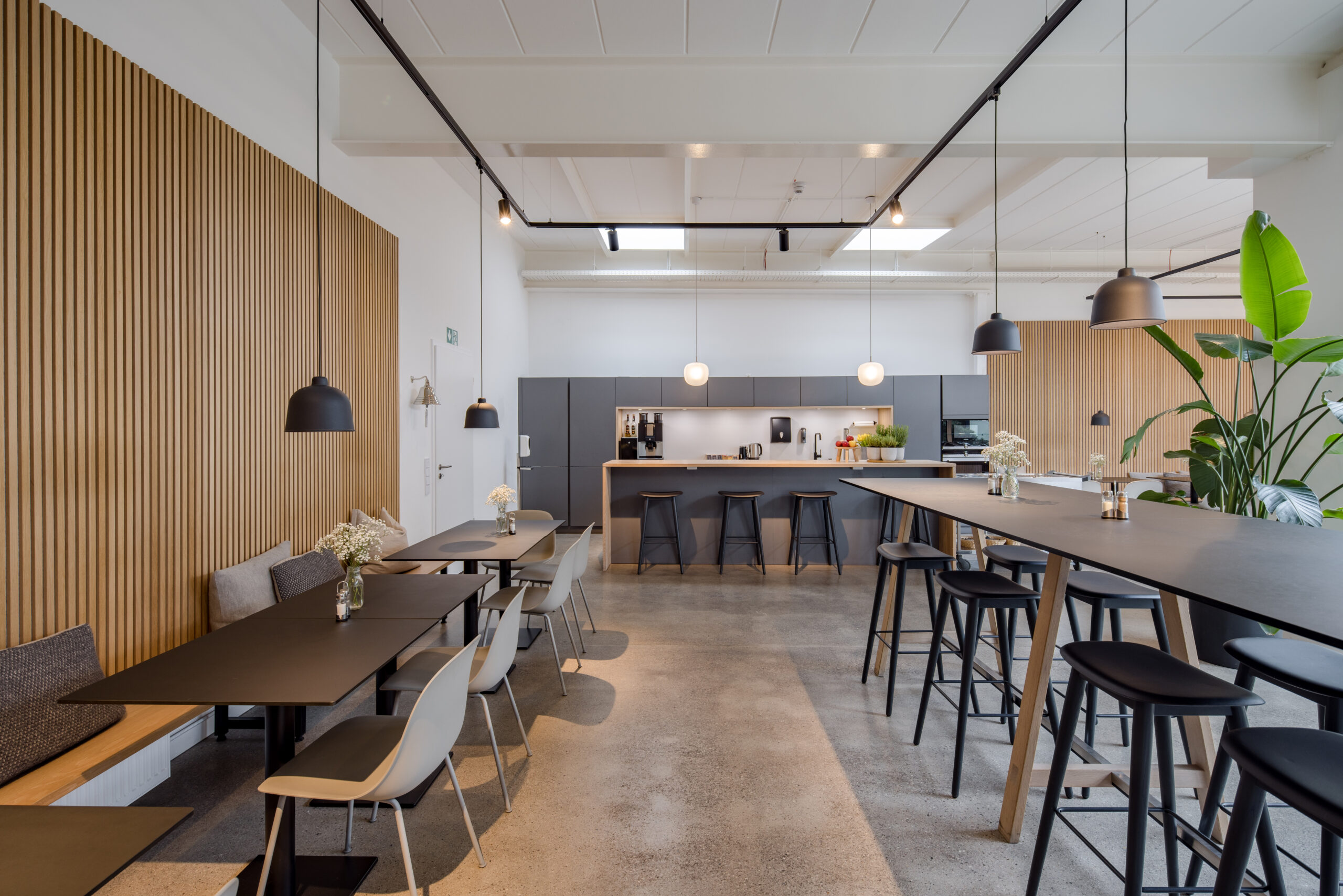 LUV INTERIOR HAMBURG - Battery-Kutter